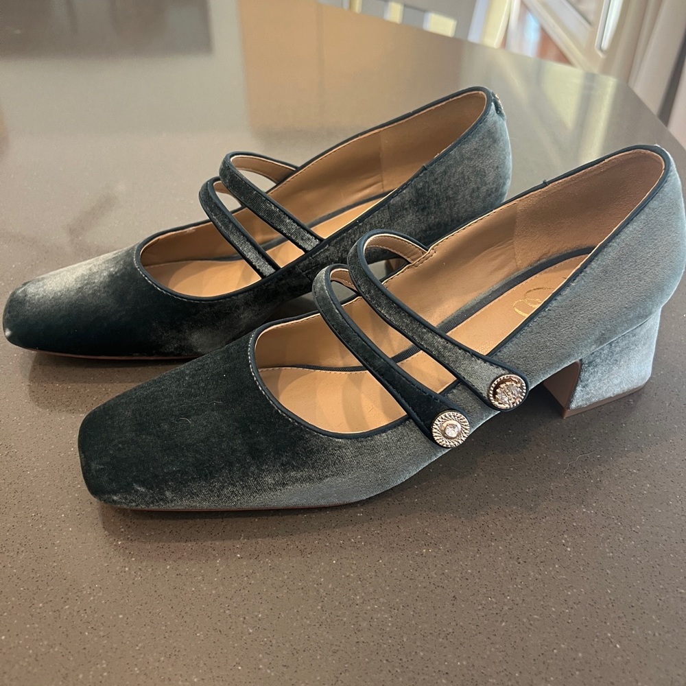 Elegant Sam Edelman Velvet Mary Jane Heels… size 9. Teal… So Beautiful!